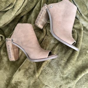 Gianni Bini cutout Booties